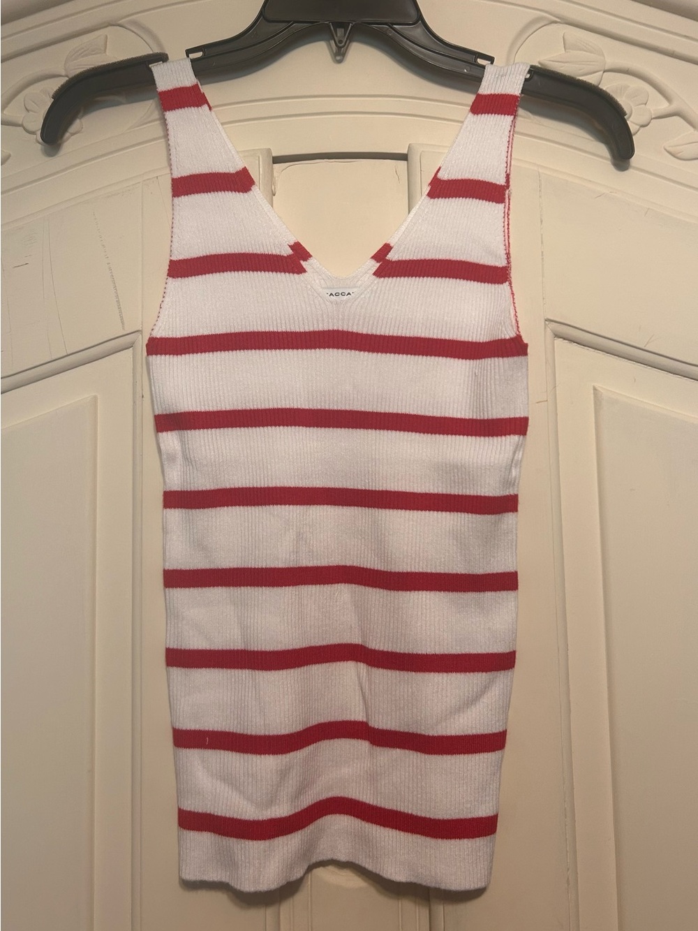 NWOT Staccato White and Red Ribbed V-Neck Tank